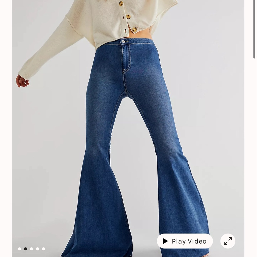 We The Free Just Float On Flare Jeans 26 like new